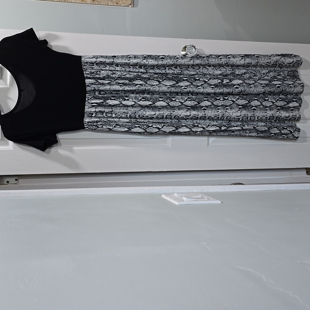 Black & White Snake Print Maxi Dress - Picture 12 of 16